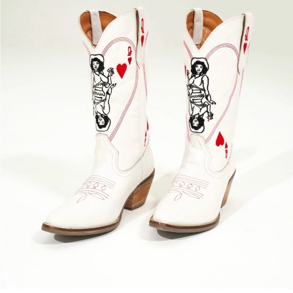 Size 8 Kitschy Queen of Heart Cowgirl Boots Vegas Bride